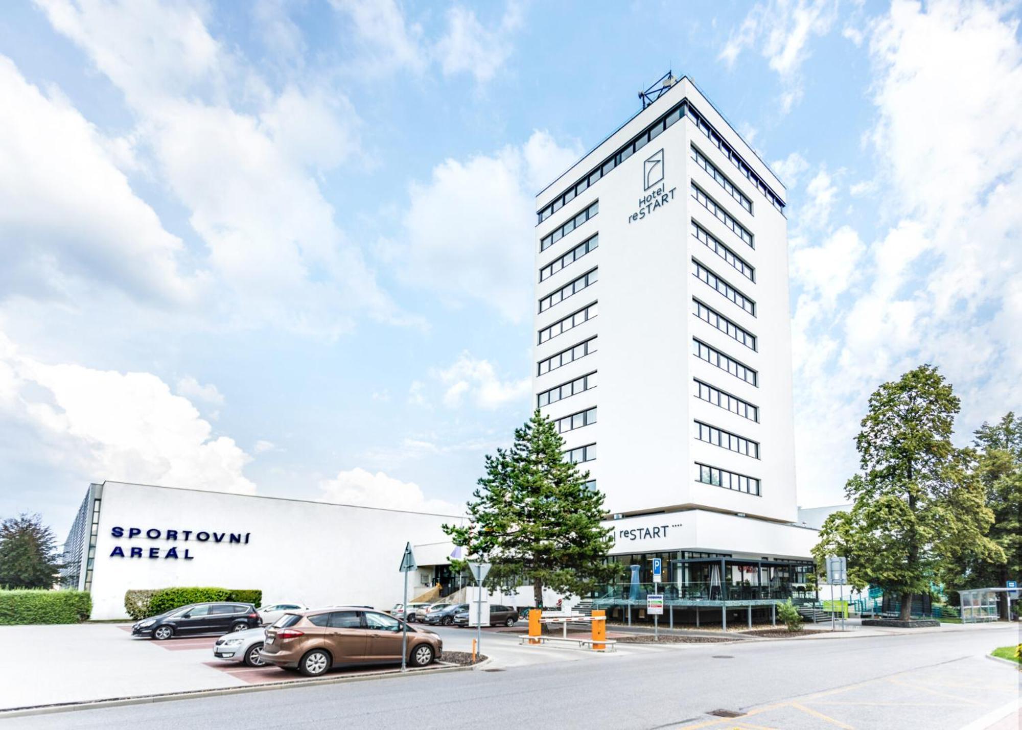 Hotel reStart **** Jičín Esterno foto